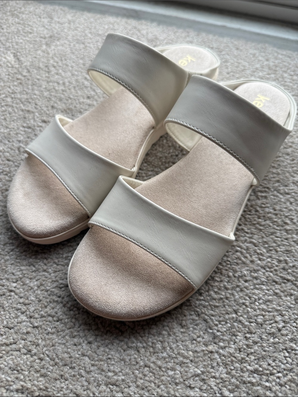 New without tags Kensie sandals